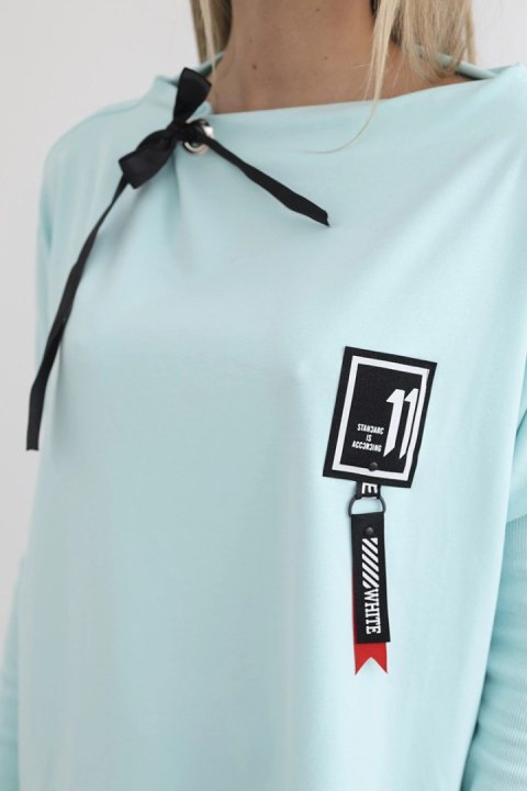 Bluza oversize z asymetrycznymi bokami miętowa uniwersalny Bluza oversize z asymetrycznymi bokami miętowa uniwersalny