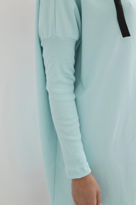 Bluza oversize z asymetrycznymi bokami miętowa uniwersalny Bluza oversize z asymetrycznymi bokami miętowa uniwersalny