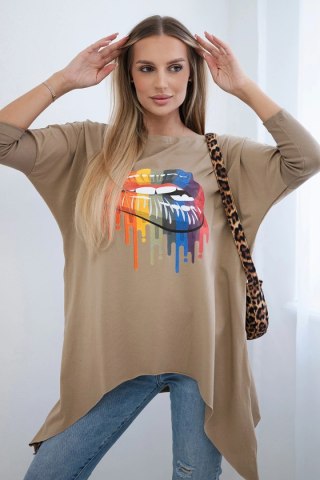 Bluzka oversize z nadrukiem tęczowych ust camelowa uniwersalny