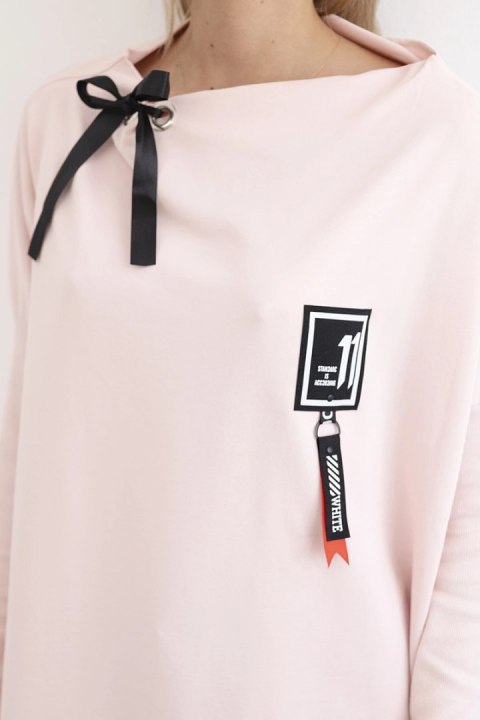 Bluza oversize z asymetrycznymi bokami pudrowy róż uniwersalny