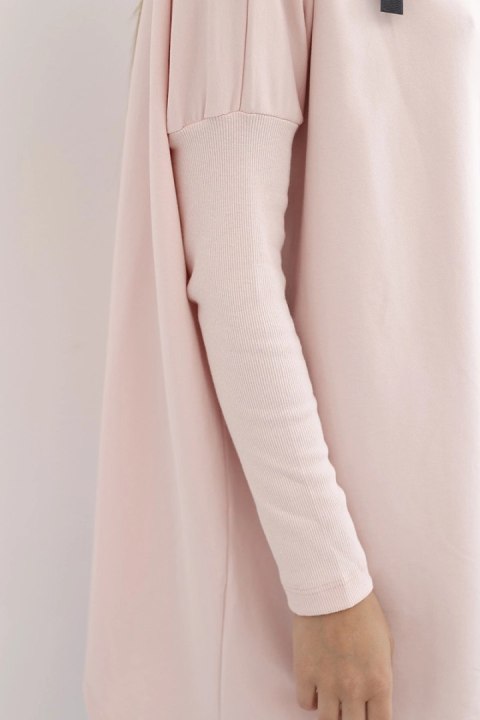Bluza oversize z asymetrycznymi bokami pudrowy róż uniwersalny