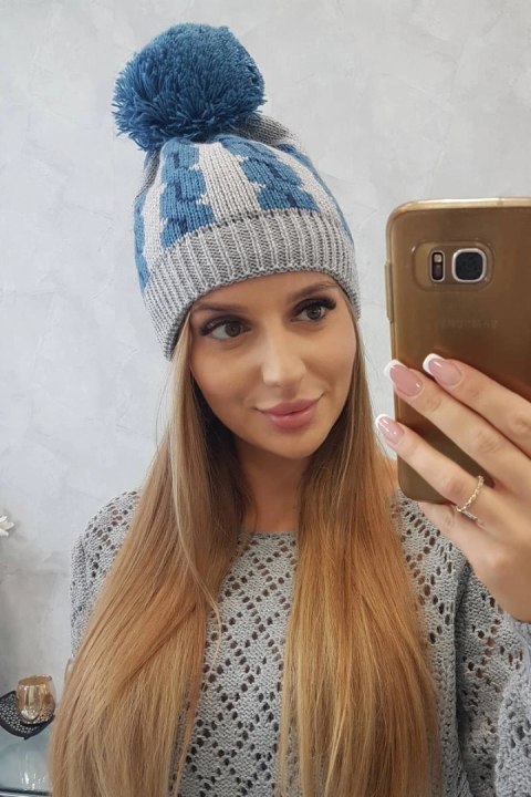 Czapka damska z pomponem Rozalia K323 jeansowy+szary uniwersalny