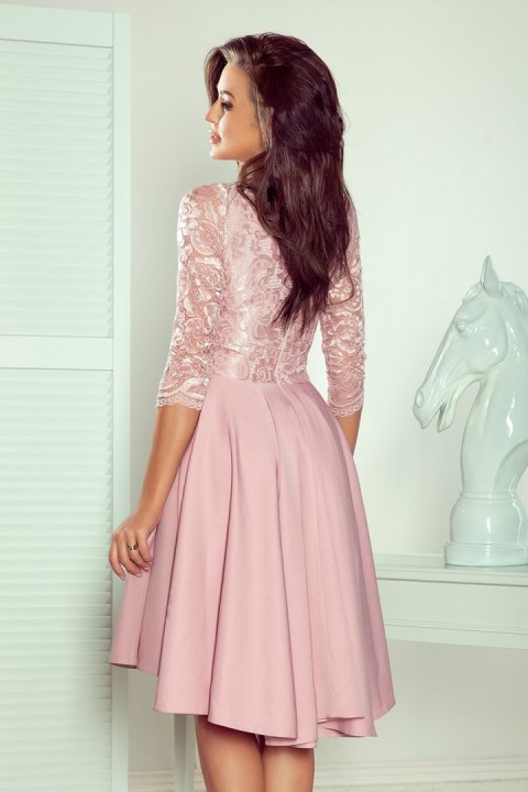 210-11 NICOLLE - sukienka z dłuższym tyłem z koronkowym dekoltem - PUDROWY RÓŻ - XL 210-11 NICOLLE - sukienka z dłuższym tyłem z koronkowym dekoltem - PUDROWY RÓŻ - XL