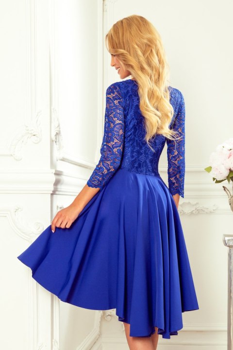 210-12 NICOLLE - sukienka z dłuższym tyłem z koronkowym dekoltem - NIEBIESKA - XXXXL 210-12 NICOLLE - sukienka z dłuższym tyłem z koronkowym dekoltem - NIEBIESKA - XXXXL