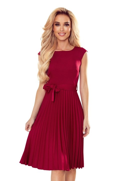 311-11 LILA Plisowana sukienka z krótkim rękawkiem - BORDOWA - XXL 311-11 LILA Plisowana sukienka z krótkim rękawkiem - BORDOWA - XXL