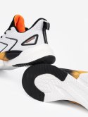 Biało-czarne buty sportowe z pomarańczowym elementem - 40