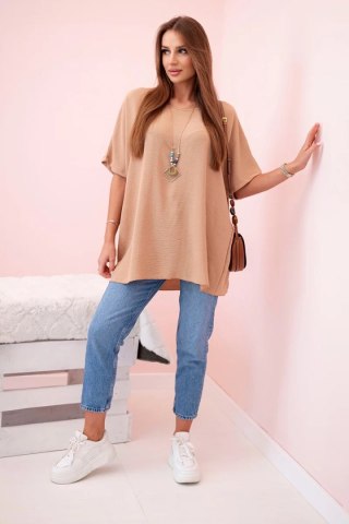 Bluzka oversize z wisiorkiem jasny camelowy uniwersalny