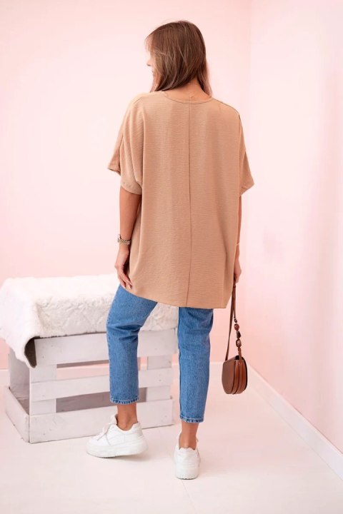 Bluzka oversize z wisiorkiem jasny camelowy uniwersalny Bluzka oversize z wisiorkiem jasny camelowy uniwersalny