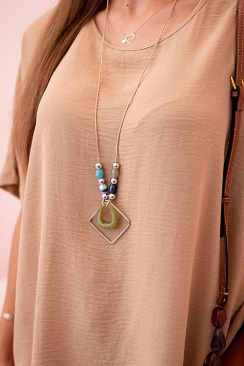 Bluzka oversize z wisiorkiem jasny camelowy uniwersalny Bluzka oversize z wisiorkiem jasny camelowy uniwersalny