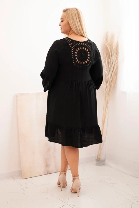 Sukienka damska Plus Size wiskozowa z ażurowym zdobieniem czarna Sukienka damska Plus Size wiskozowa z ażurowym zdobieniem czarna