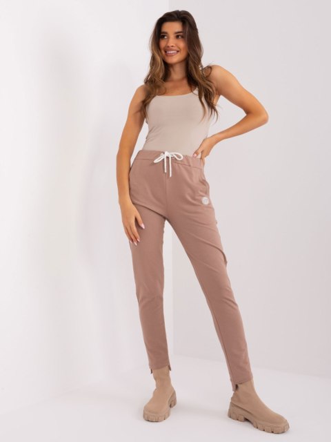 Spodnie dresowe RV-DR-8370-1.57P ciemny bezowy L/XL Spodnie dresowe RV-DR-8370-1.57P ciemny bezowy L/XL