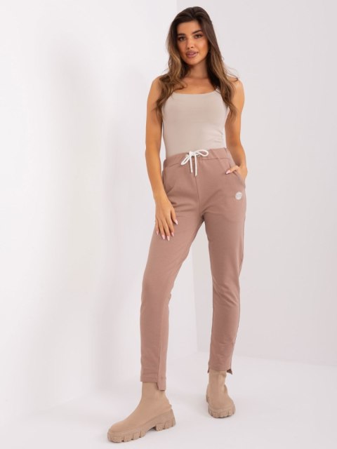 Spodnie dresowe RV-DR-8370-1.57P ciemny bezowy S/M Spodnie dresowe RV-DR-8370-1.57P ciemny bezowy S/M