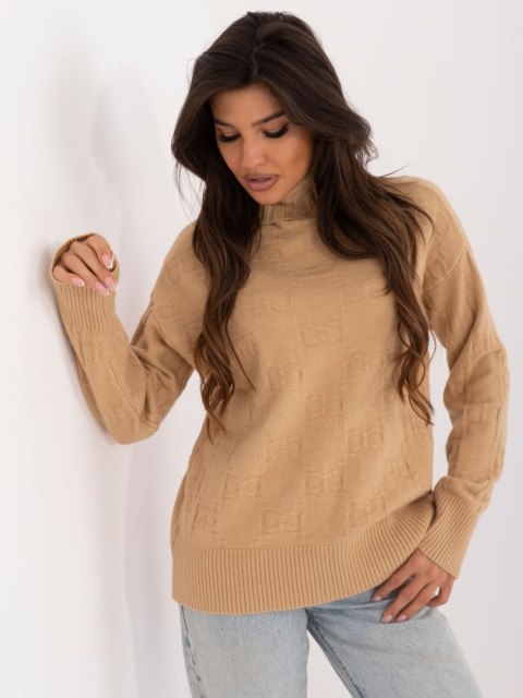 Sweter AT-SW-2342-1.35 camelowy Sweter AT-SW-2342-1.35 camelowy