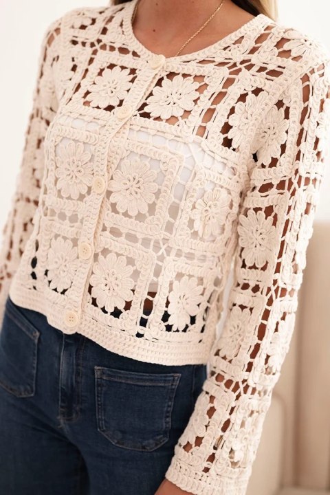 Sweter damski ażurowy letni z kwadratowym wzorem beżowy Sweter damski ażurowy letni z kwadratowym wzorem beżowy