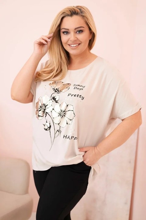 Bluzka damska Plus Size z wiskozy z kwiatowym nadrukiem i napisem beżowa uniwersalny Bluzka damska Plus Size z wiskozy z kwiatowym nadrukiem i napisem beżowa uniwersalny