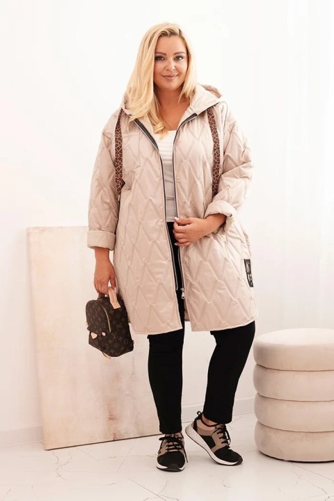 Kurtka damska Plus Size pikowana z kapturem i napisem HOPE ciemno beżowa uniwersalny Kurtka damska Plus Size pikowana z kapturem i napisem HOPE ciemno beżowa uniwersalny