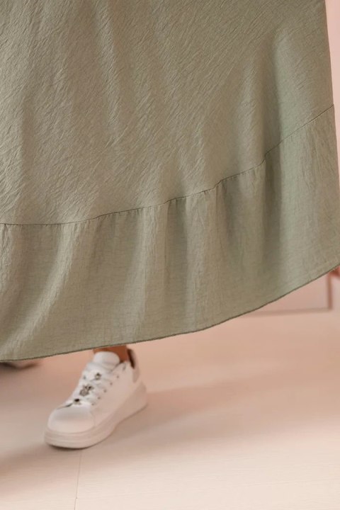 Sukienka damska plus size z krótkim rękawem i falbaną z lekkiej wiskozy khaki uniwersalny Sukienka damska plus size z krótkim rękawem i falbaną z lekkiej wiskozy khaki uniwersalny